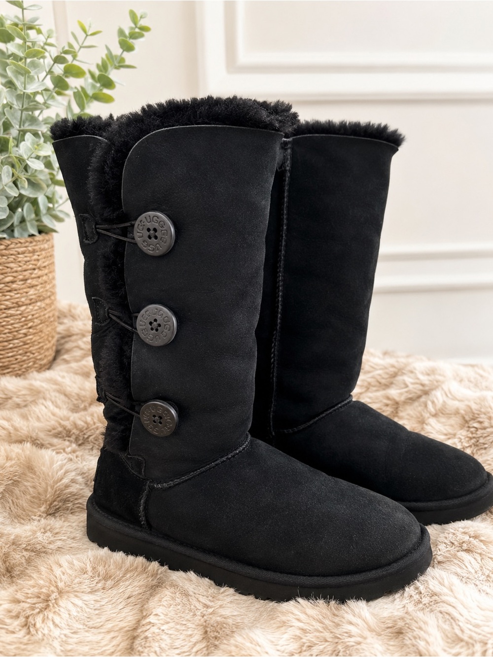 UGG Classic Bailey Button Triplet Tall Boots Black Sheepskin Size 9